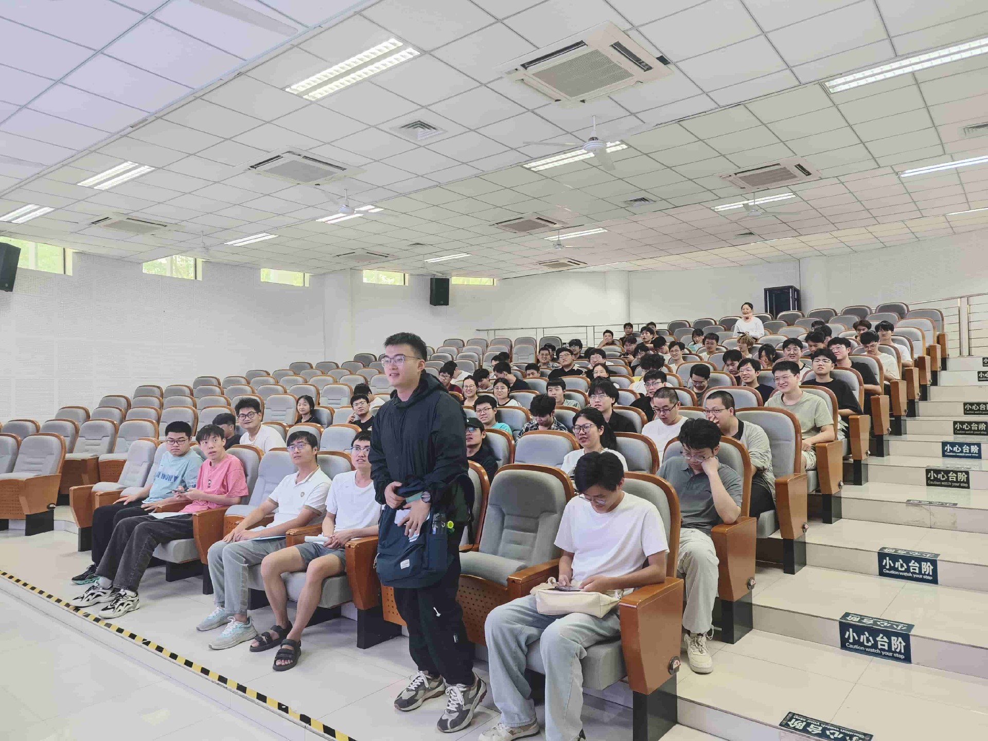 J9官网智造2025届秋招安徽大学宣讲会圆满举行